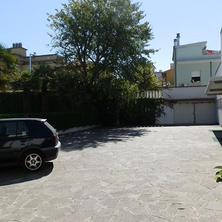 Hotel Nautic B&B Bellaria-Igea Marina Bagian luar foto