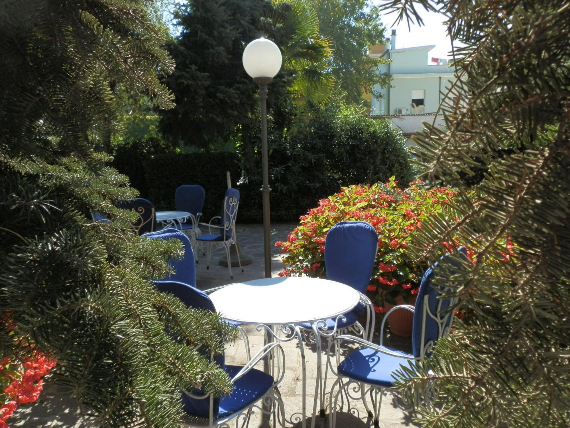 Hotel Nautic B&B Bellaria-Igea Marina Bagian luar foto