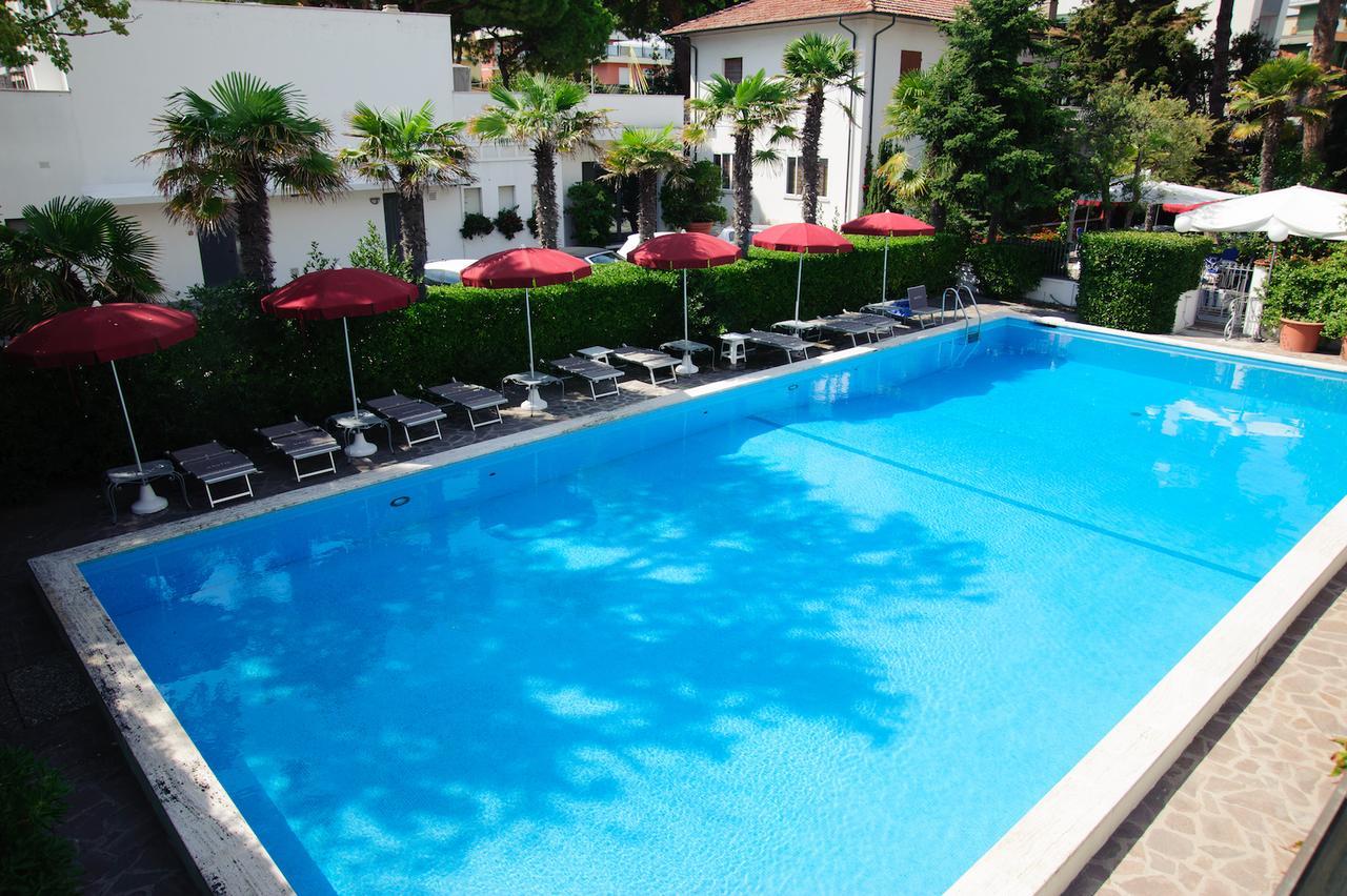 Hotel Nautic B&B Bellaria-Igea Marina Bagian luar foto